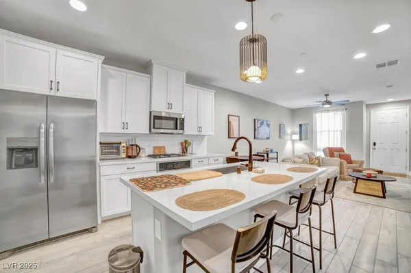 $2,400 | 688 Cottonwood Hl Place, Henderson, NV 89011