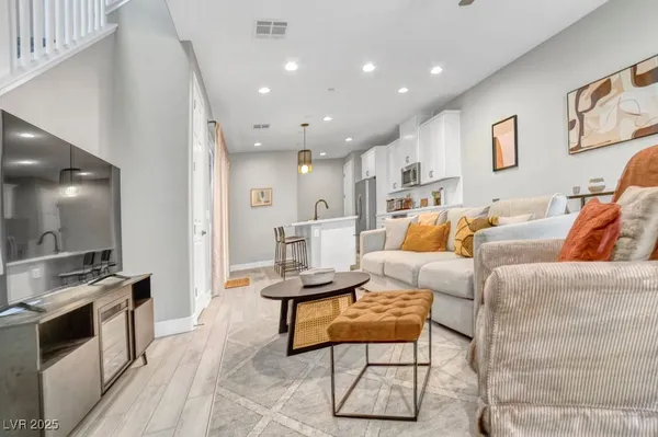 $2,400 | 688 Cottonwood Hl Place, Henderson, NV 89011