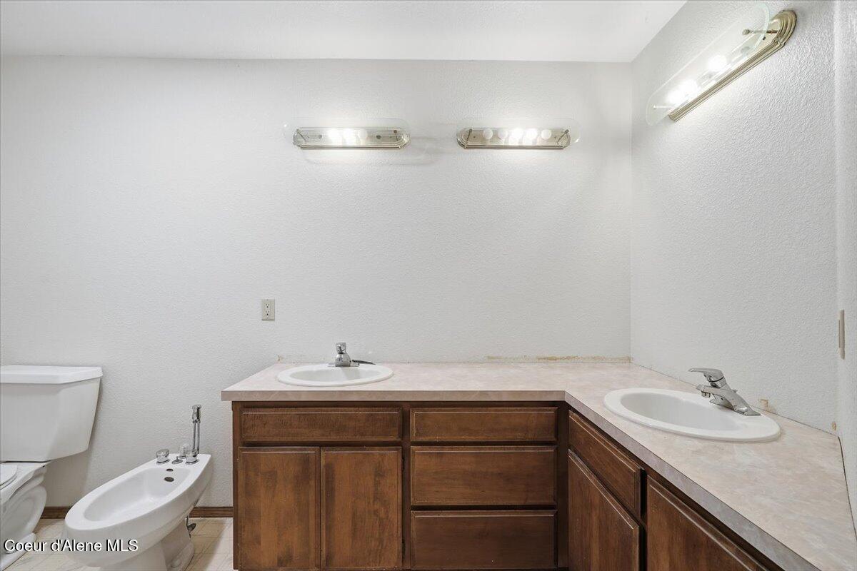 8931 North Davis Circle Hayden, ID 83835 - Photo 22 of 46 Master Bathroom