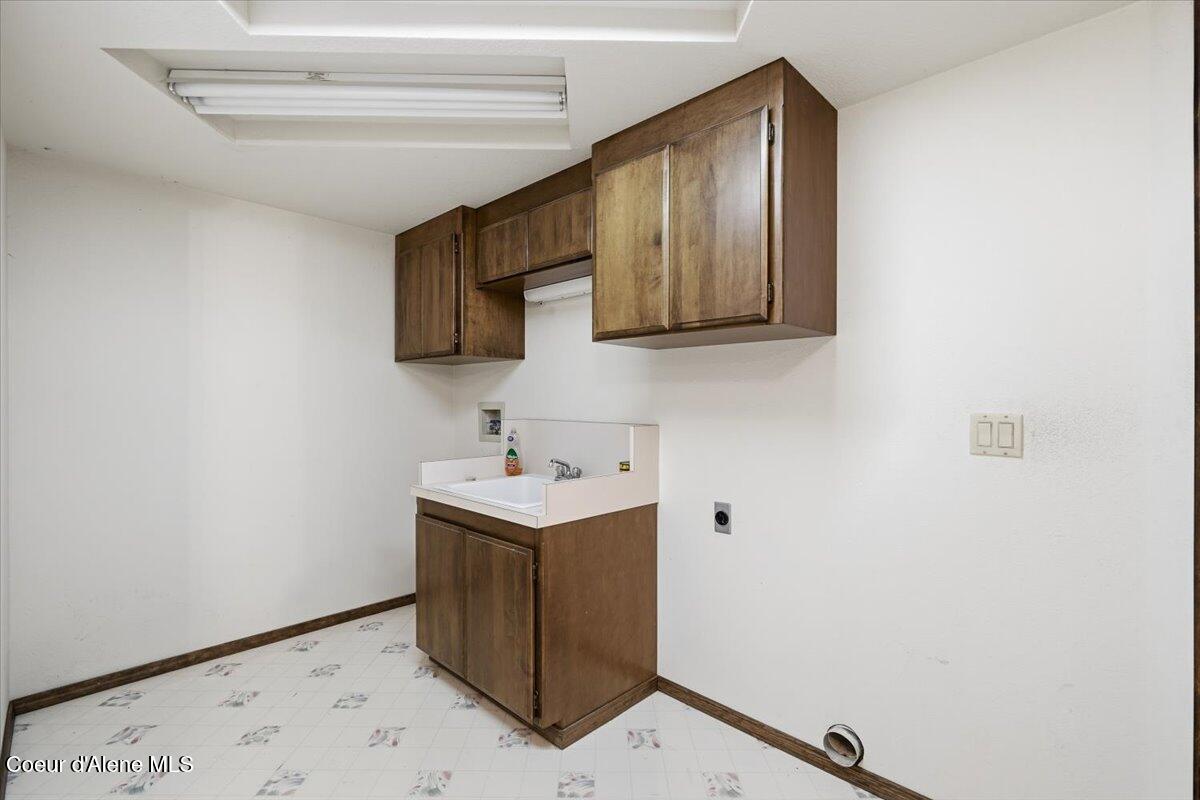 8931 North Davis Circle Hayden, ID 83835 - Photo 34 of 46 Laundry