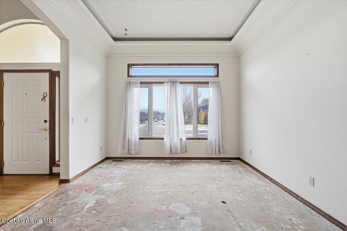 8931 North Davis Circle Hayden, ID 83835 - Photo 7 of 46 Living Room