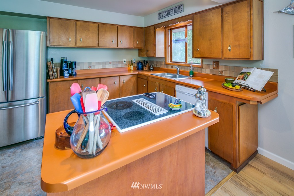 3941 Hillside Road Deming, WA 98244 - Photo 14 of 25