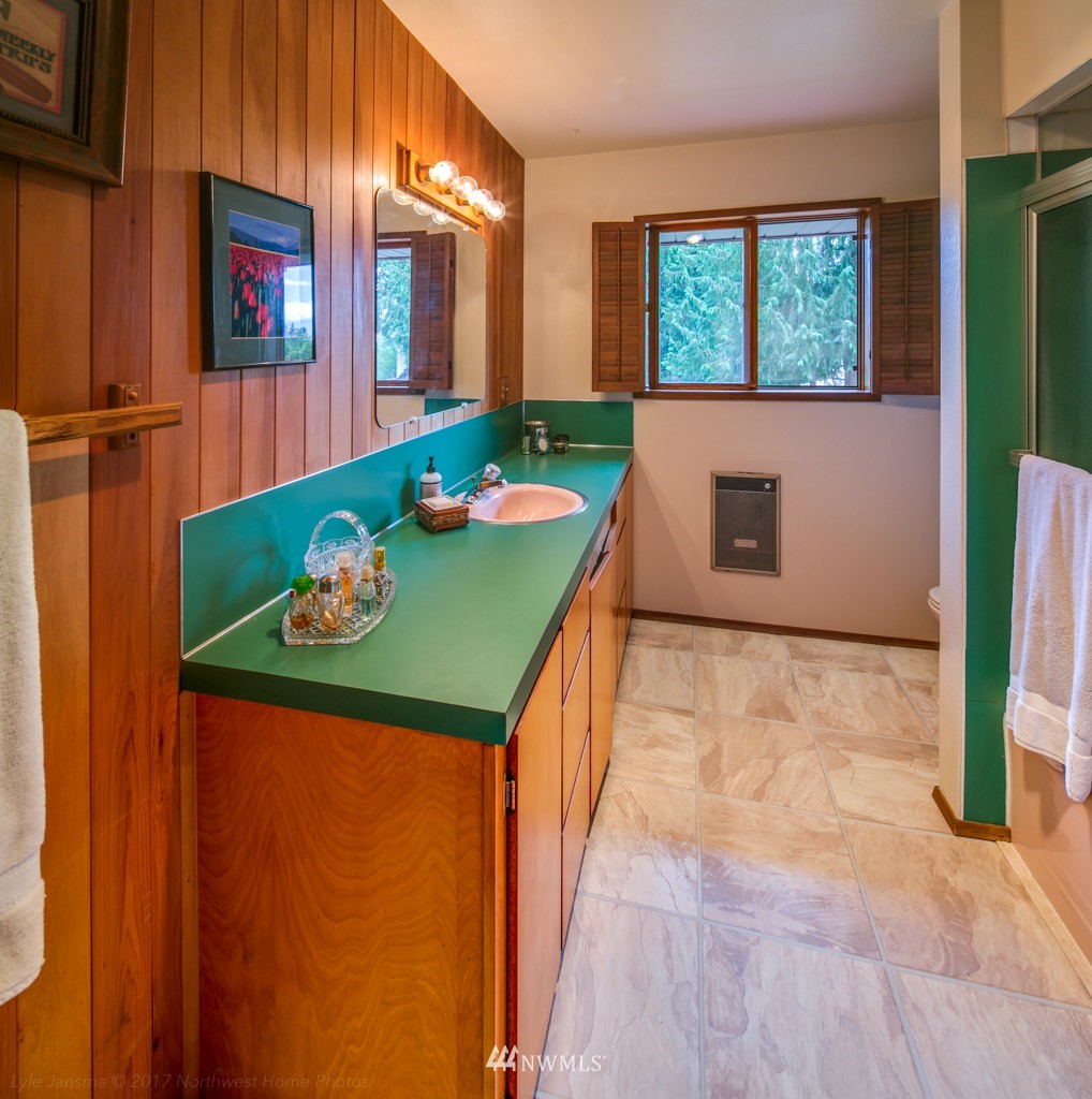 3941 Hillside Road Deming, WA 98244 - Photo 19 of 25