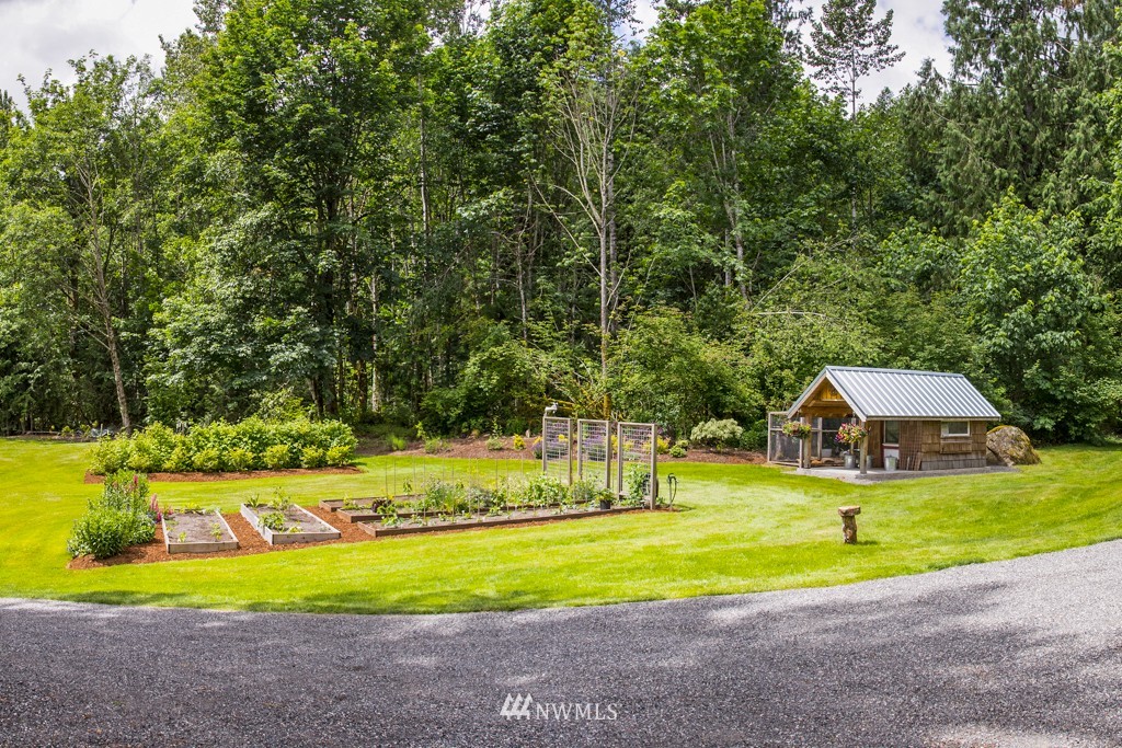 3941 Hillside Road Deming, WA 98244 - Photo 4 of 25