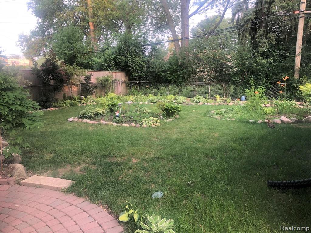 3625 Rockingham Road Royal Oak, MI 48073 - Photo 28 of 35