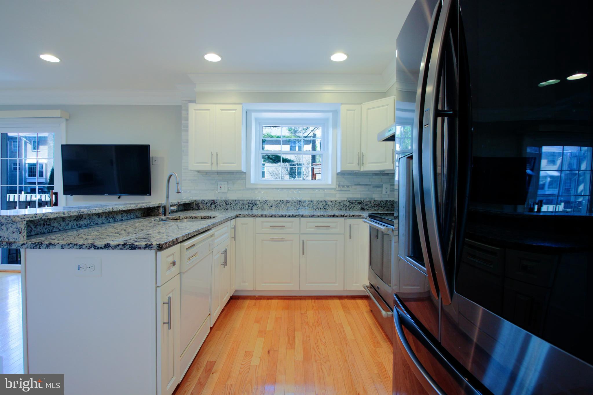 9120 Sweet Spice Court Springfield, VA 22152 - Photo 7 of 48 Kitchen