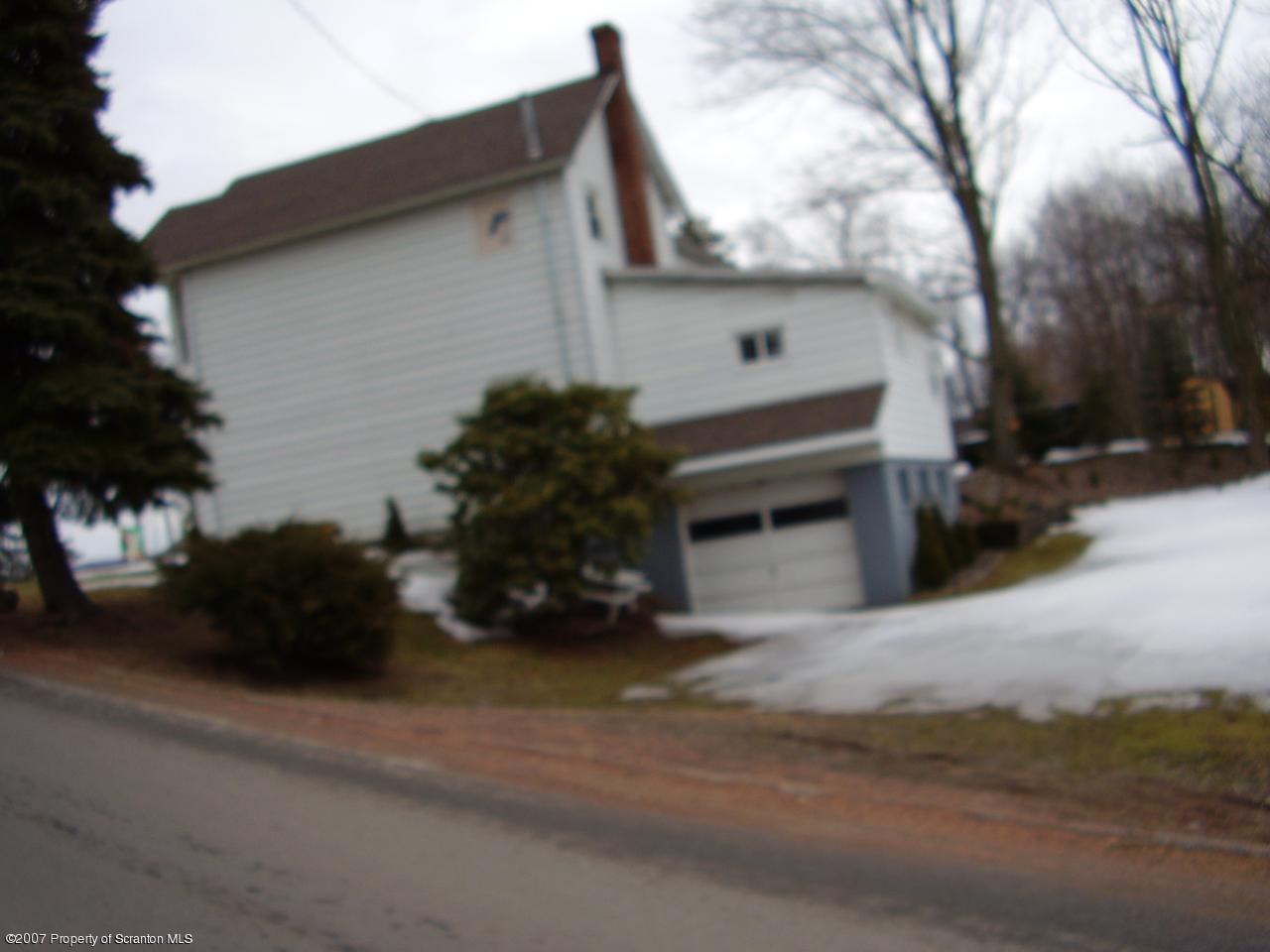 139 Fallbrook Street Carbondale, PA 18407 - Photo 2 of 10 Gallery Image 2