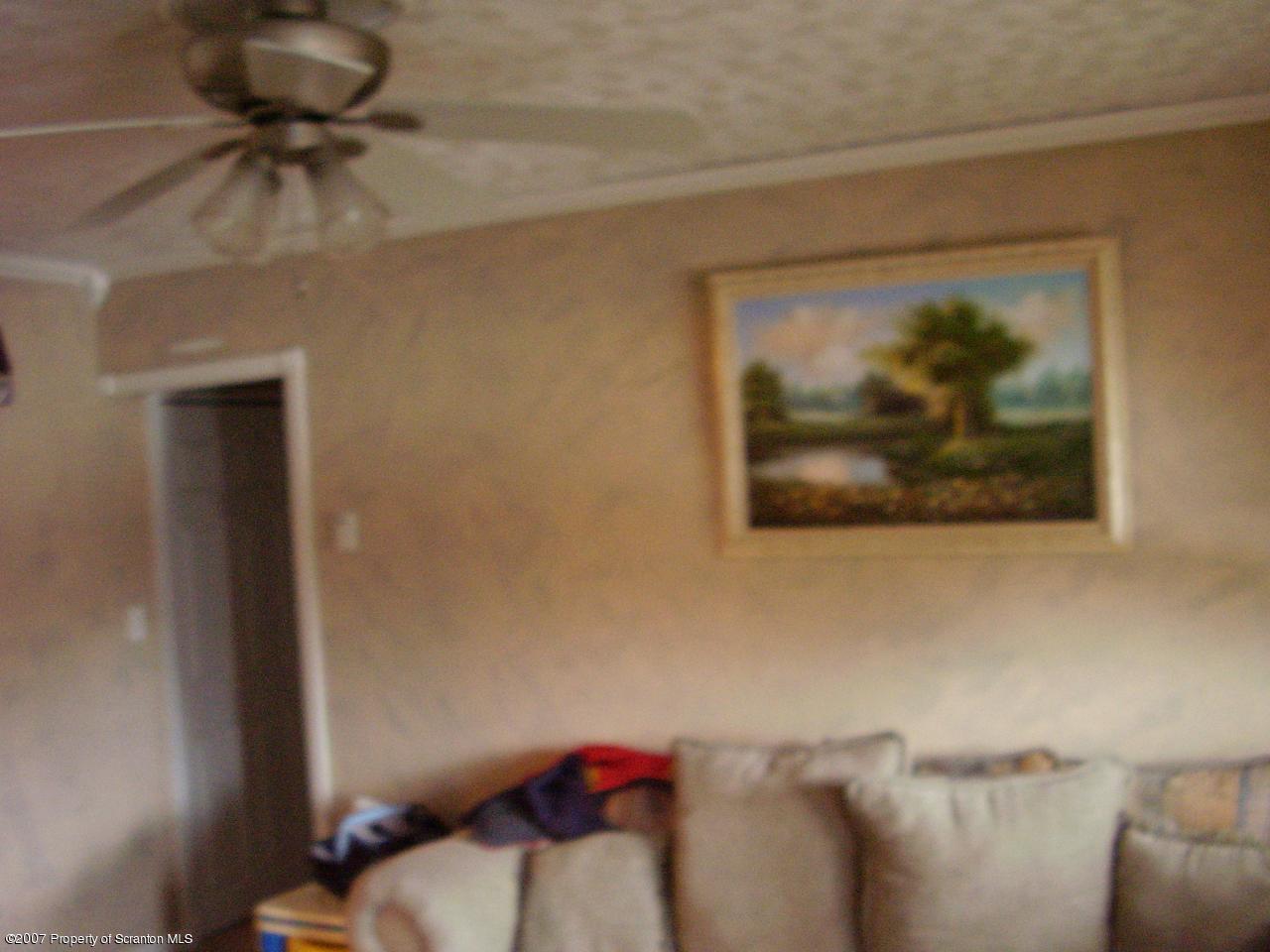 139 Fallbrook Street Carbondale, PA 18407 - Photo 5 of 10 Gallery Image 5