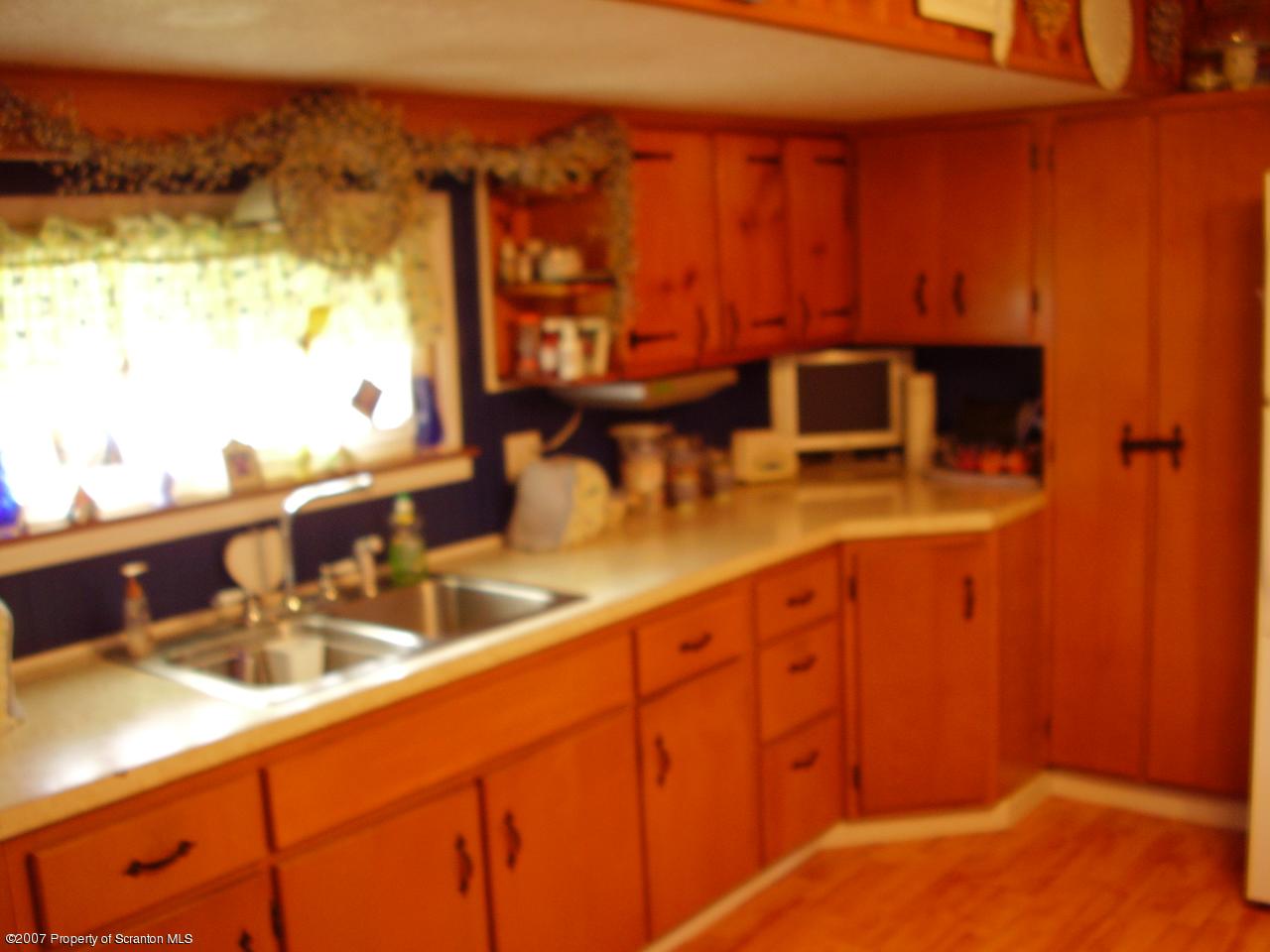 139 Fallbrook Street Carbondale, PA 18407 - Photo 7 of 10 Gallery Image 7