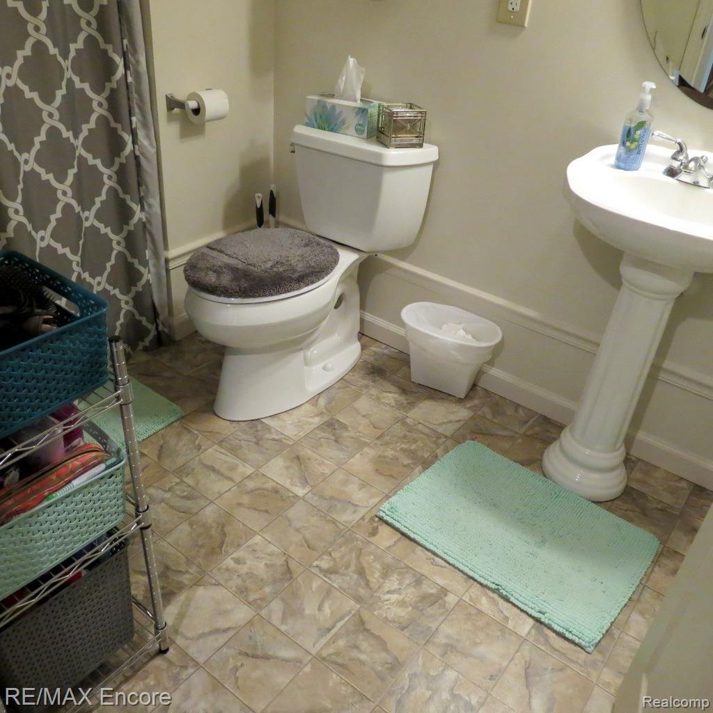 949 State Road Fenton, MI 48430 - Photo 11 of 12 IMG_0428.JPG