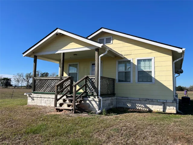 $1,800 | 2053 Farm To Market 1291 New Ulm Tx 78950, New Ulm, TX 78950