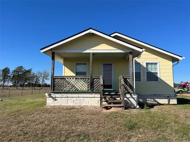 $1,800 | 2053 Farm To Market 1291 New Ulm Tx 78950, New Ulm, TX 78950