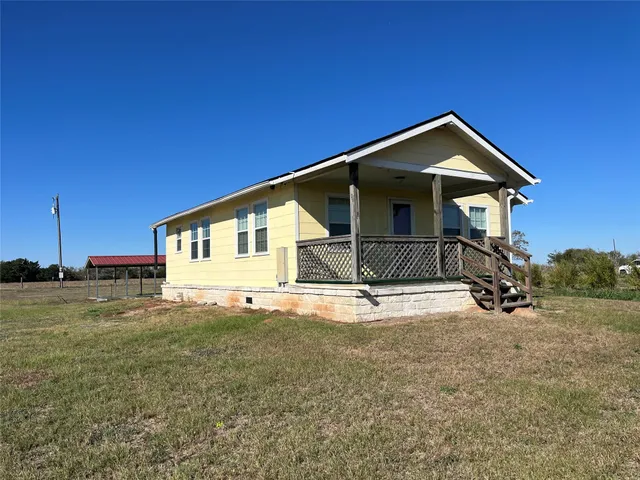 $1,800 | 2053 Farm To Market 1291 New Ulm Tx 78950, New Ulm, TX 78950
