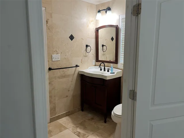 $1,800 | 2053 Farm To Market 1291 New Ulm Tx 78950, New Ulm, TX 78950