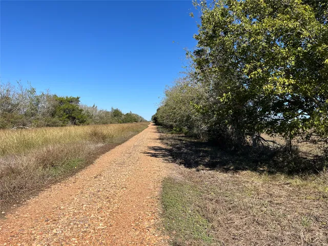 $1,800 | 2053 Farm To Market 1291 New Ulm Tx 78950, New Ulm, TX 78950