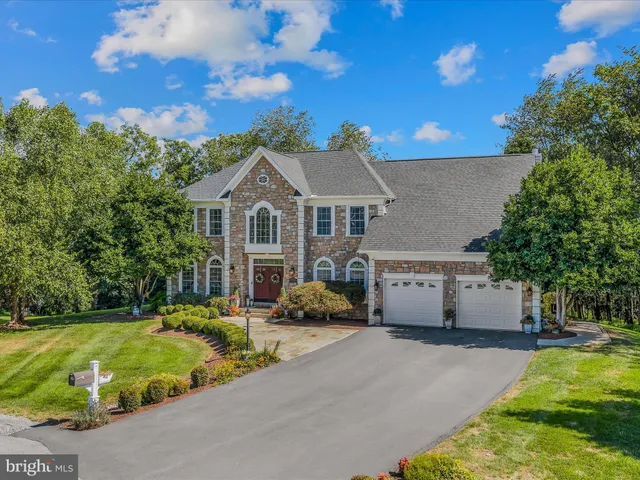 $725,000 | 884 Rivanna Run, Falling Waters, WV 25419