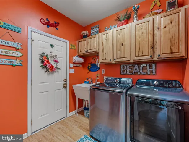 $725,000 | 884 Rivanna Run, Falling Waters, WV 25419