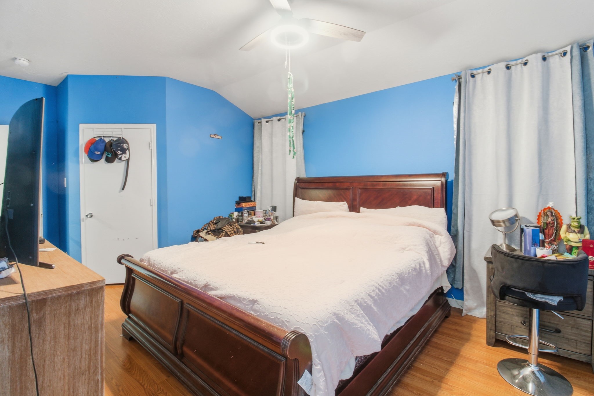 13106 Cherryglade Court Houston, TX 77044 - Photo 21 of 26 a bedroom with a bed and a table