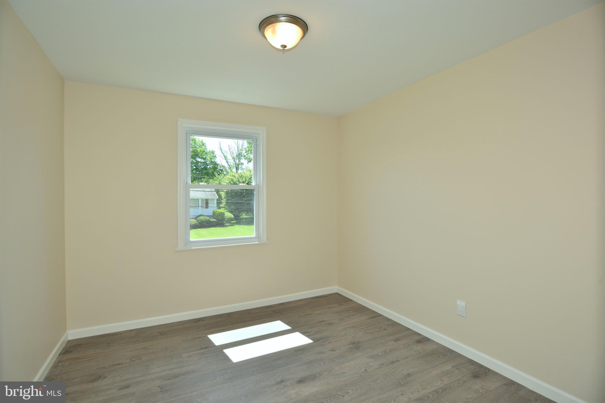 588 Lowell Road Warminster, PA 18974 - Photo 23 of 32