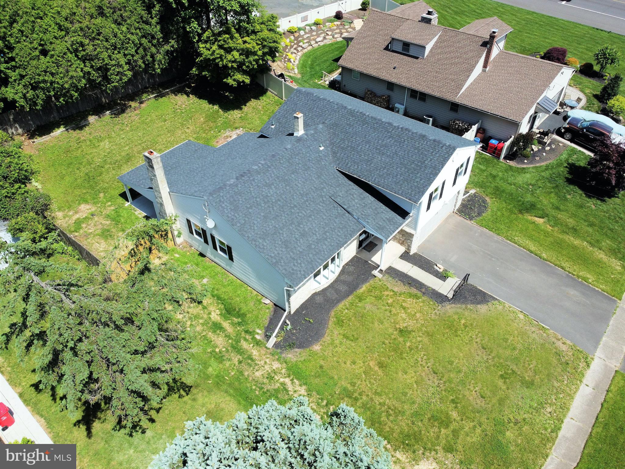 588 Lowell Road Warminster, PA 18974 - Photo 3 of 32