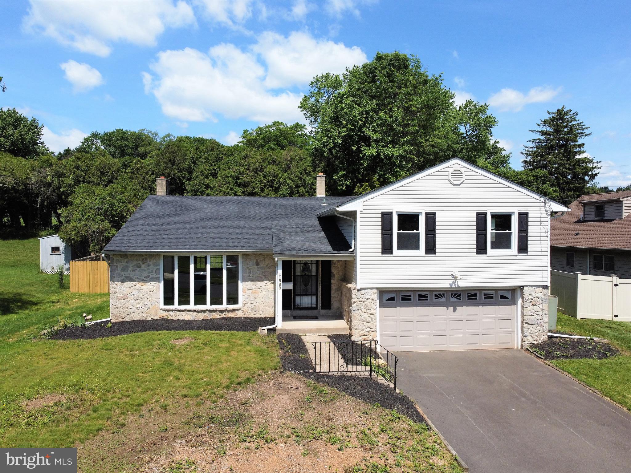 588 Lowell Road Warminster, PA 18974 - Photo 5 of 32