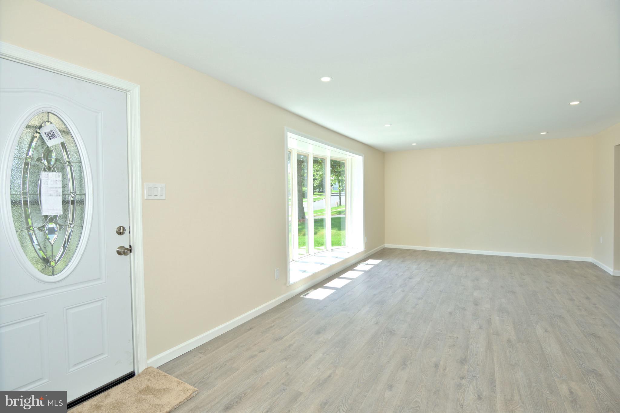 588 Lowell Road Warminster, PA 18974 - Photo 7 of 32