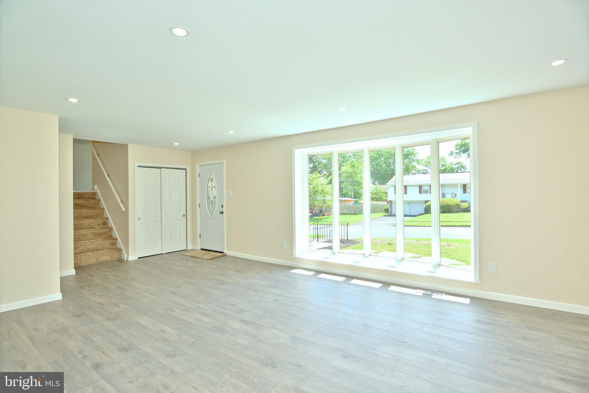 588 Lowell Road Warminster, PA 18974 - Photo 8 of 32