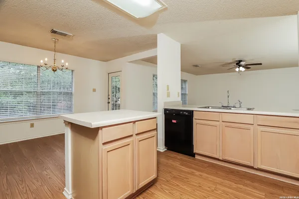 $1,800 | 11926 Auburn Brook, San Antonio, TX 78253