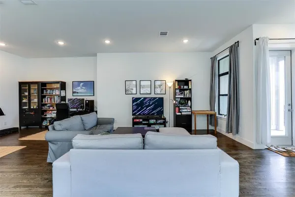 $3,295 | 8044 Zeppos Dr., Plano, TX 75024