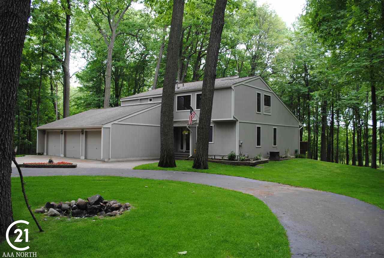 6851 Rattalee Lake Road Clarkston, MI 48348 - Photo 2 of 39