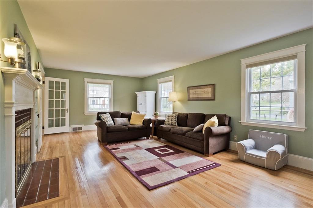 123 Edwards Street Portland, ME 04102 - Photo 20 of 35 Large front to back living room with...