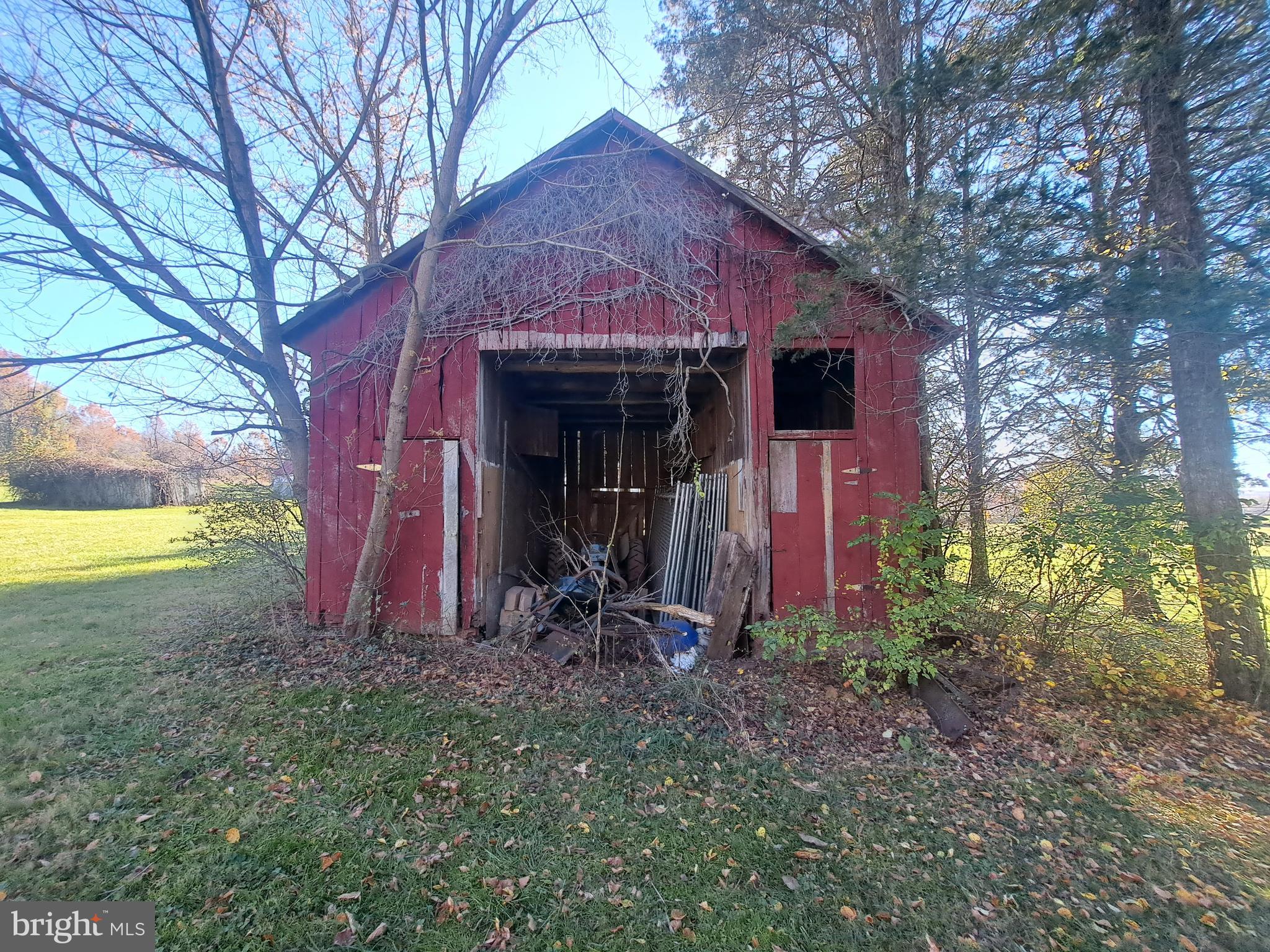 24401 River Road Dickerson, MD 20842 - Photo 20 of 43 a view of a house with backyard and garden