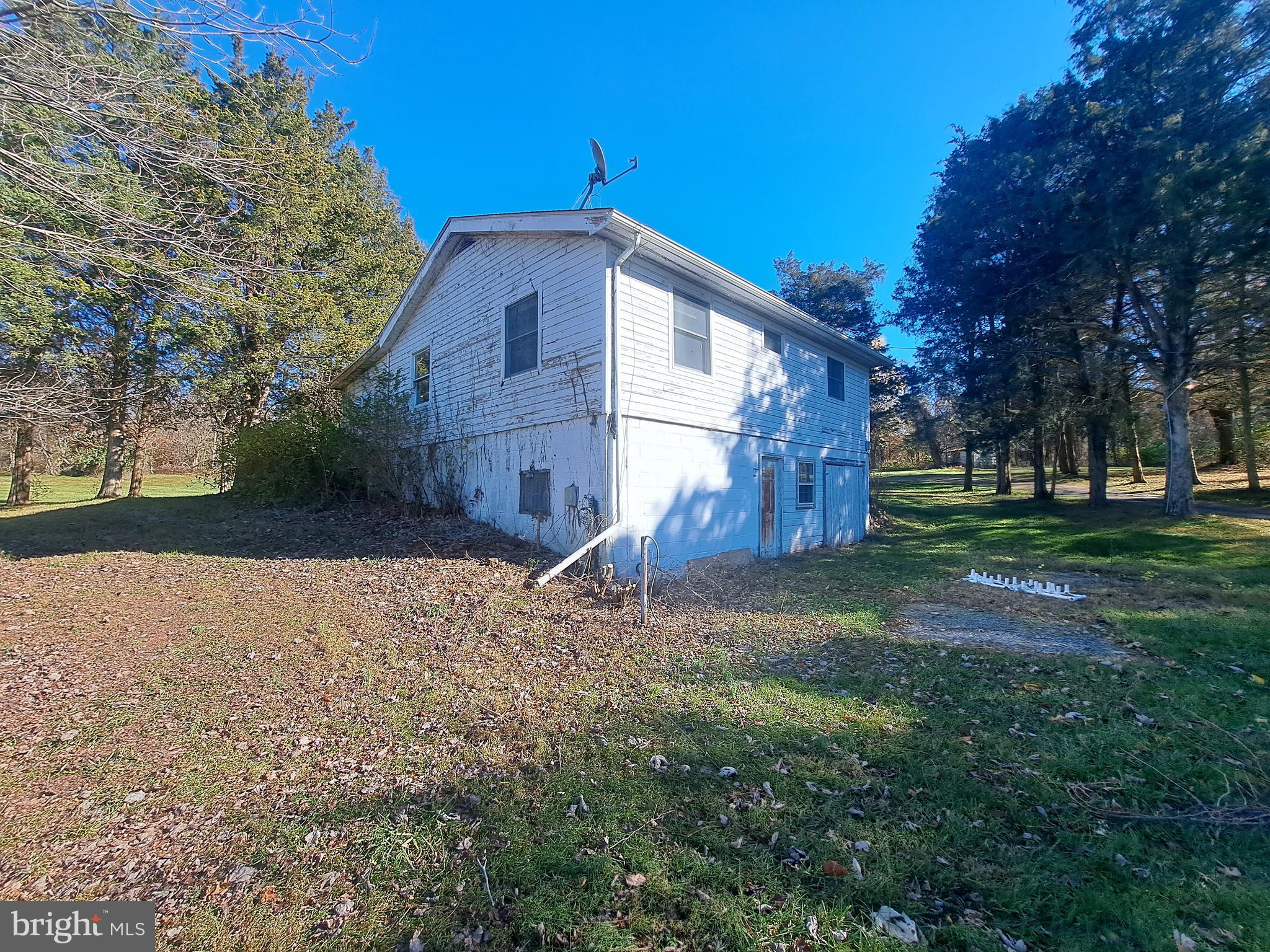 24401 River Road Dickerson, MD 20842 - Photo 24 of 43 a backyard of a house