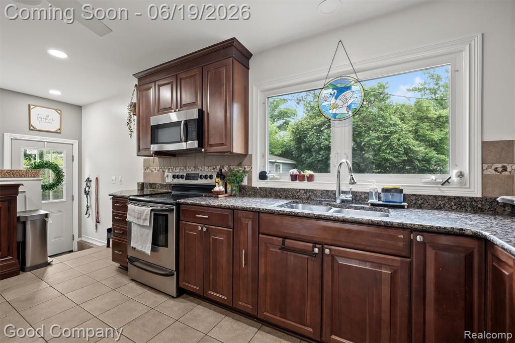 1390 Catalpa Drive Rochester, MI 48307 - Photo 7 of 21