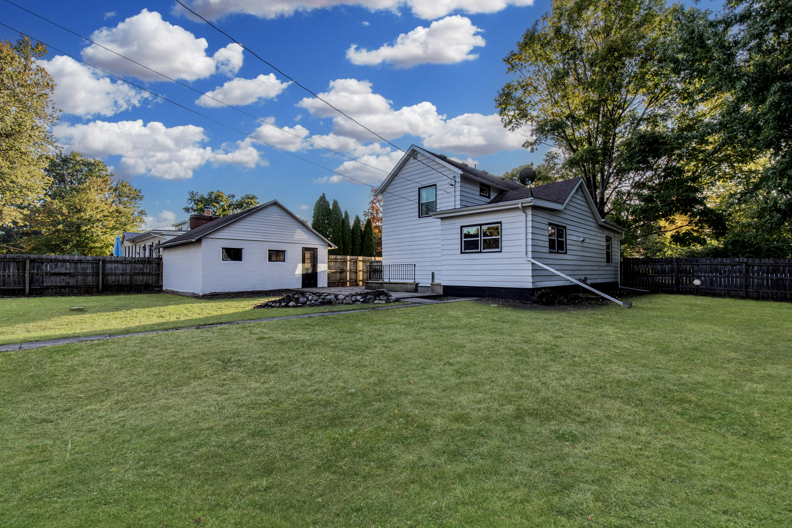 215 North Randolph Street Princeton, IL 61356 - Photo 20 of 24 a front view of house with yard and green space