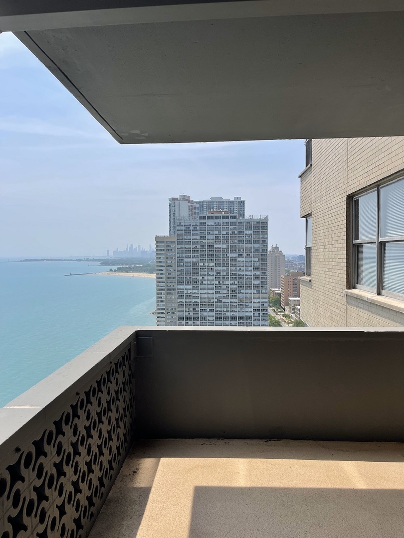 6301 North Sheridan Road, Unit 22F Chicago, IL 60660 - Photo 2 of 11