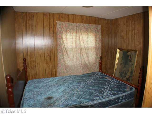 2291 Epworth Road Cana, VA 24317 - Photo 7 of 15 1st Bedroom.