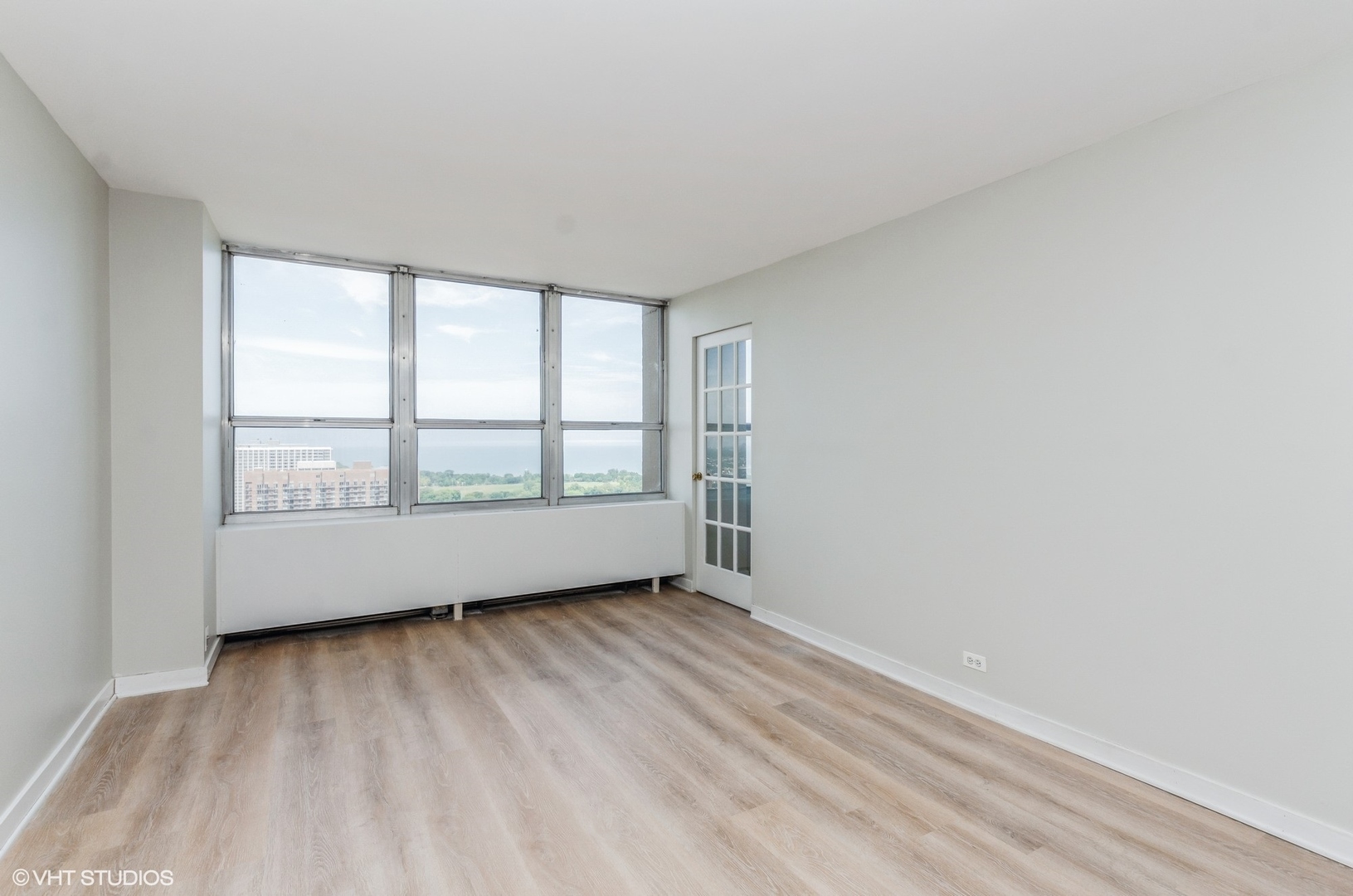 655 West Irving Park Road, Unit 3006 Chicago, IL 60613 - Photo 10 of 23 an empty room with a window