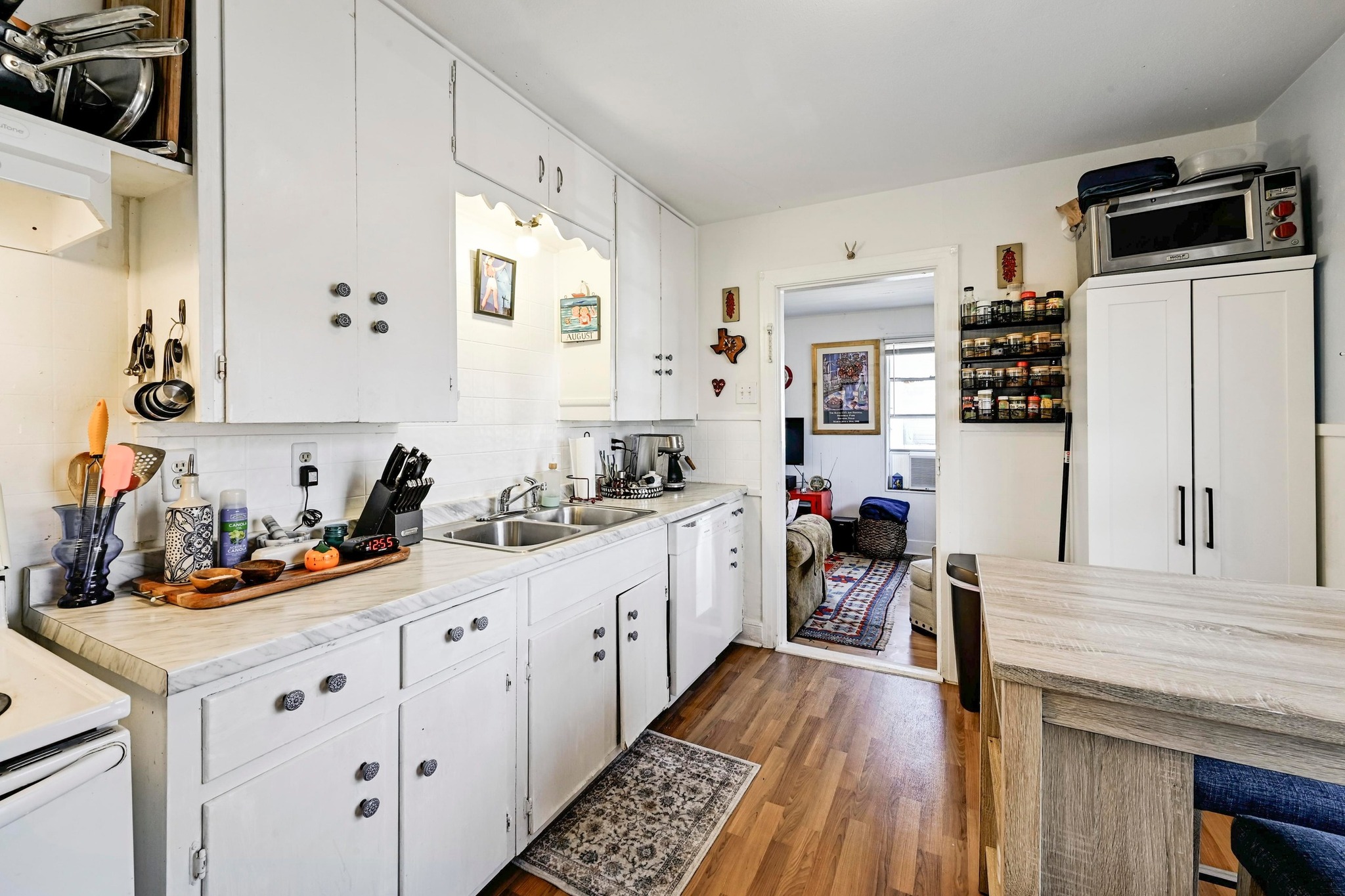 4530 Avenue D, Unit B Austin, TX 78751 - Photo 11 of 29 a kitchen with cabinets and window