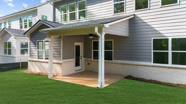 a view of a house with a yard