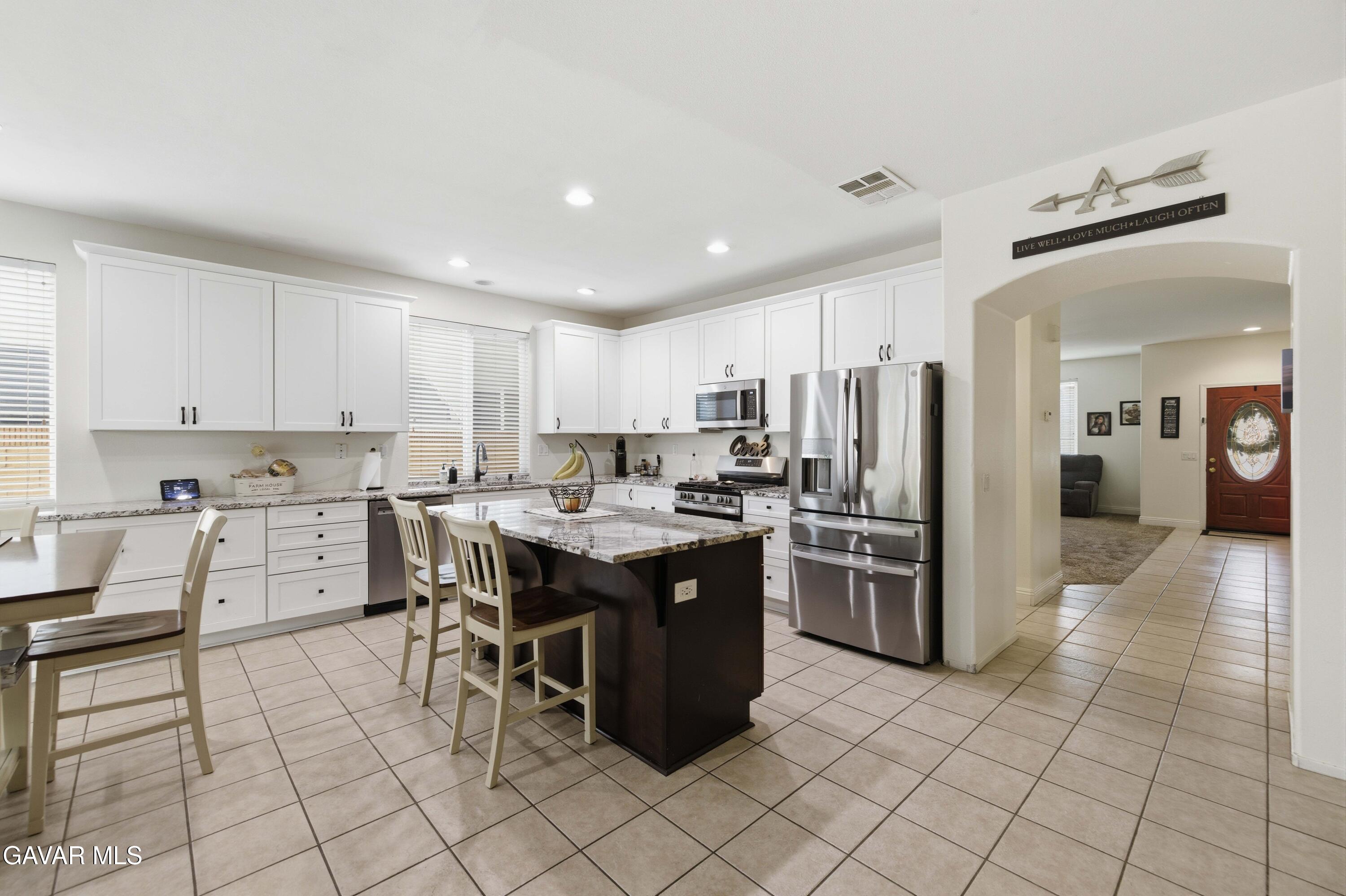 44663 Ruthron Avenue Lancaster, CA 93536 - Photo 13 of 40 44663 Ruthron Ave-13