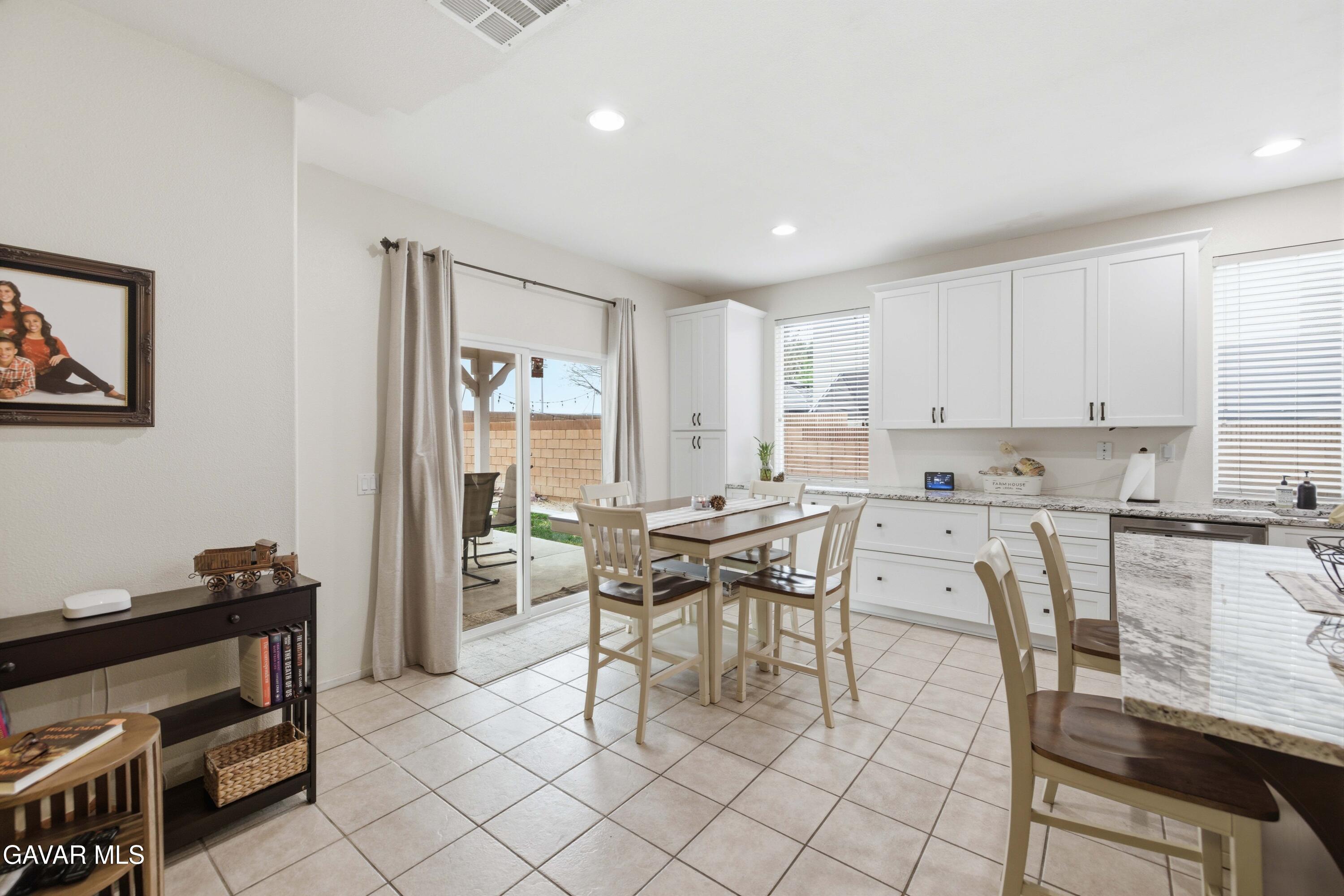 44663 Ruthron Avenue Lancaster, CA 93536 - Photo 14 of 40 44663 Ruthron Ave-14