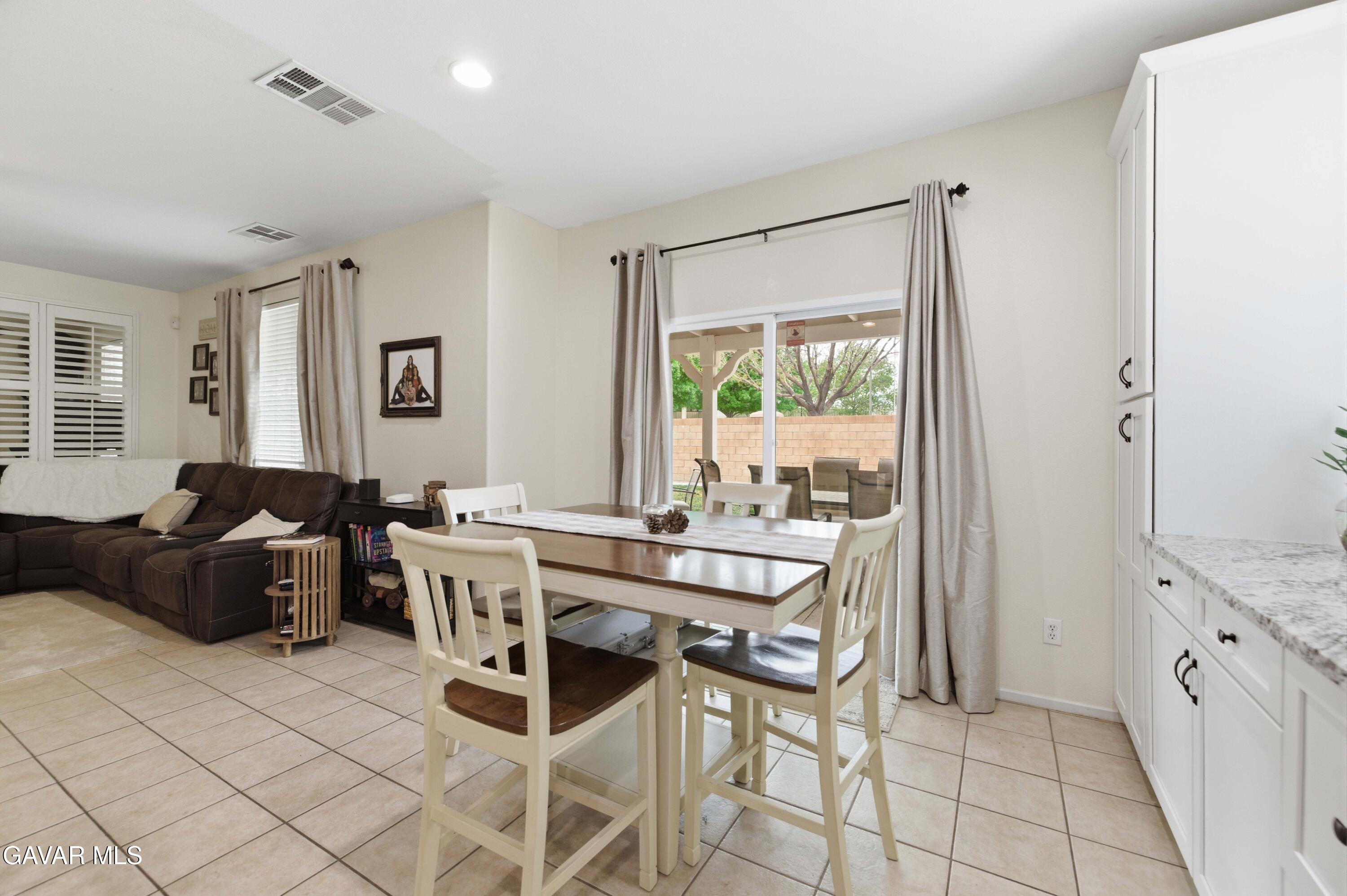 44663 Ruthron Avenue Lancaster, CA 93536 - Photo 15 of 40 44663 Ruthron Ave-15