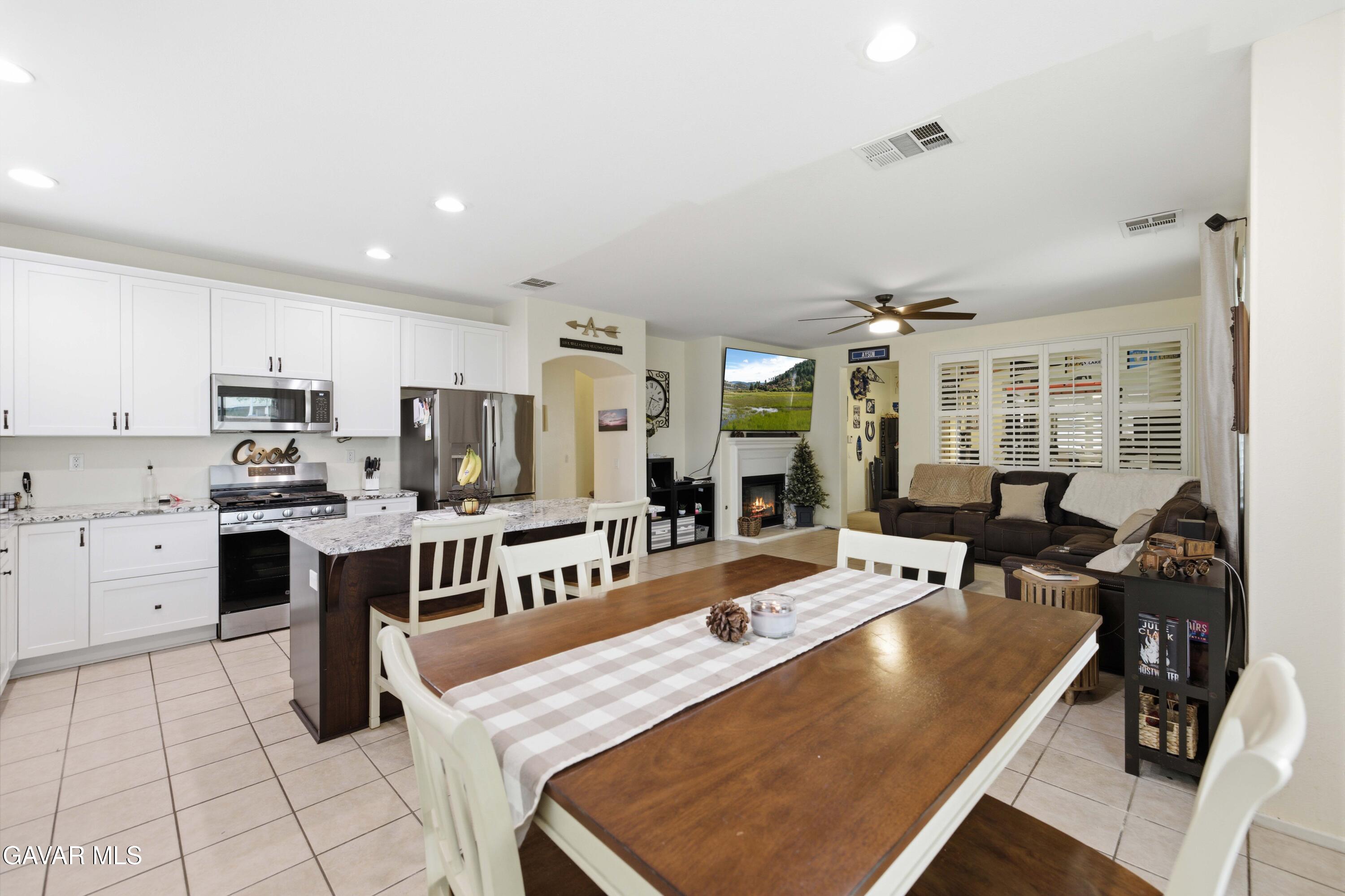 44663 Ruthron Avenue Lancaster, CA 93536 - Photo 16 of 40 44663 Ruthron Ave-16