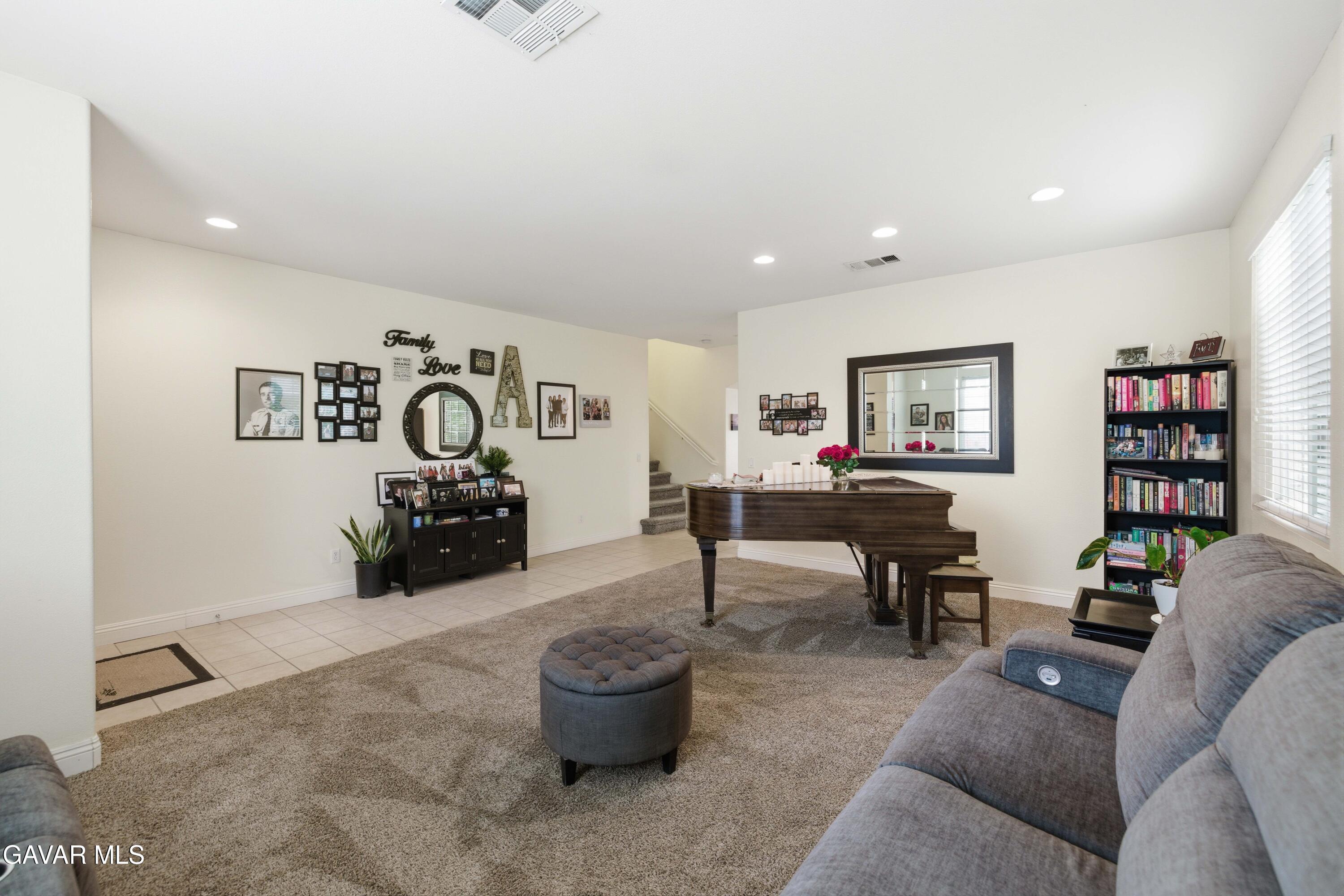 44663 Ruthron Avenue Lancaster, CA 93536 - Photo 8 of 40 44663 Ruthron Ave-8