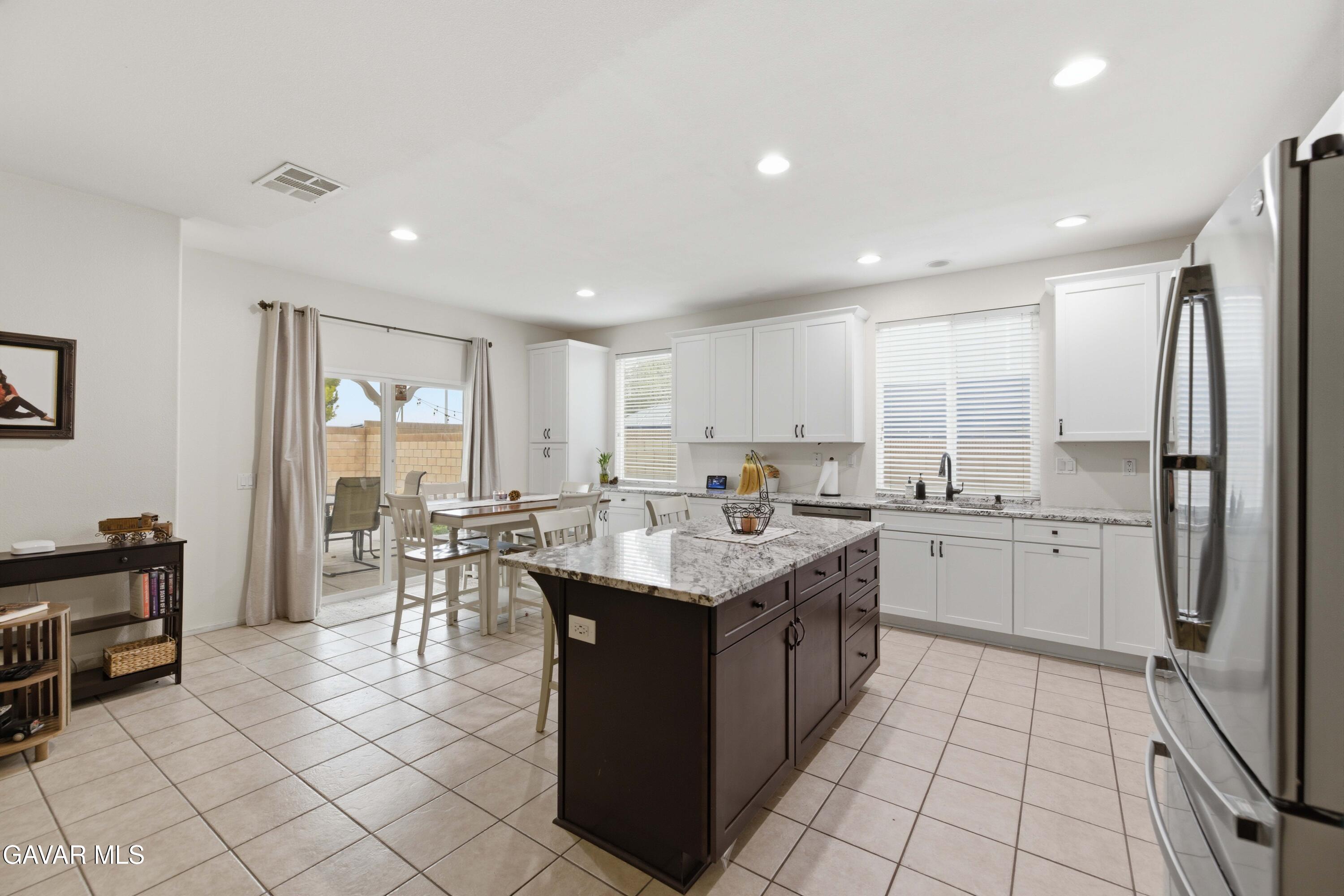 44663 Ruthron Avenue Lancaster, CA 93536 - Photo 10 of 40 44663 Ruthron Ave-10