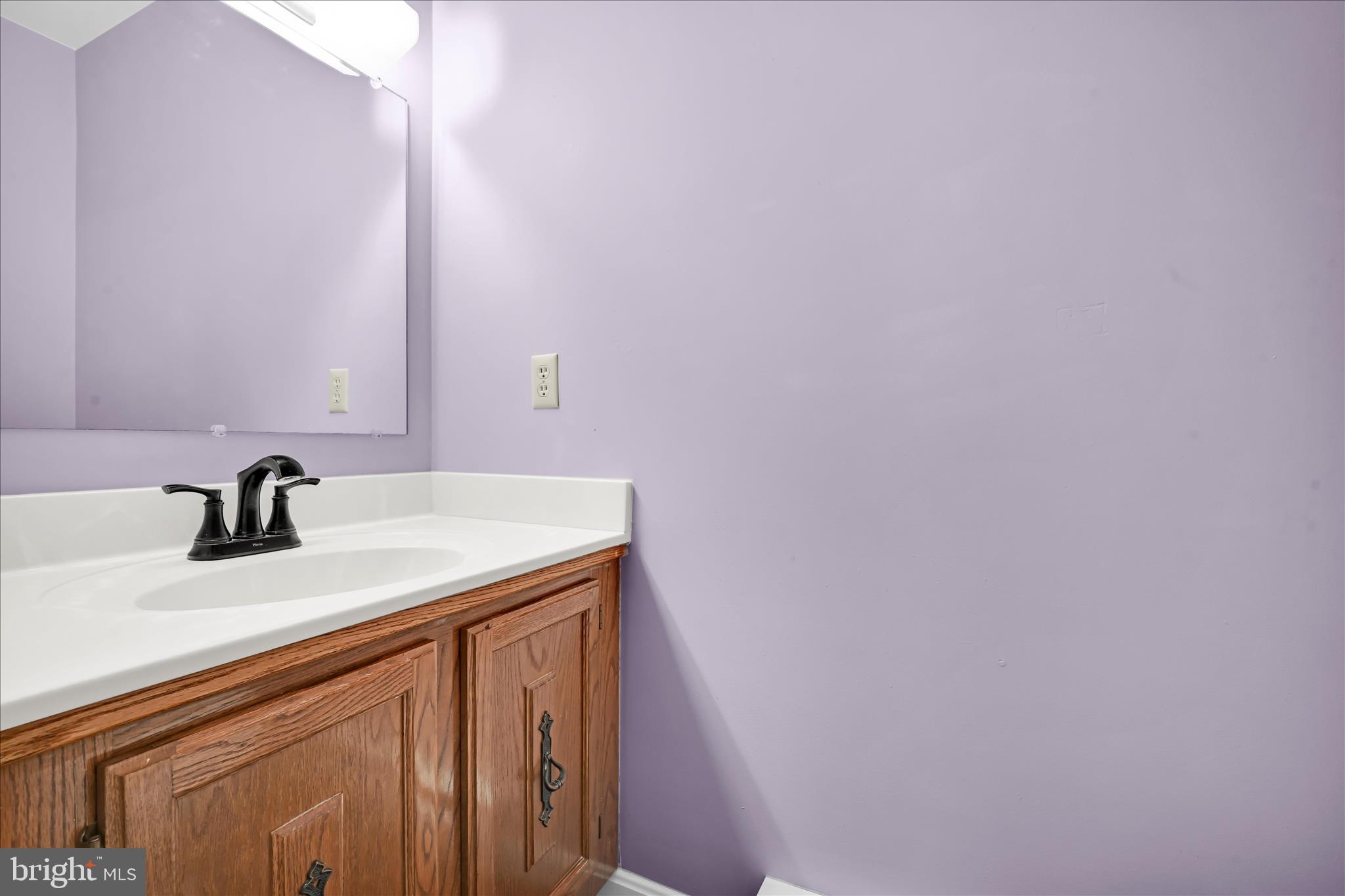 433 Springfield Court Lititz, PA 17543 - Photo 22 of 36 Bathroom
