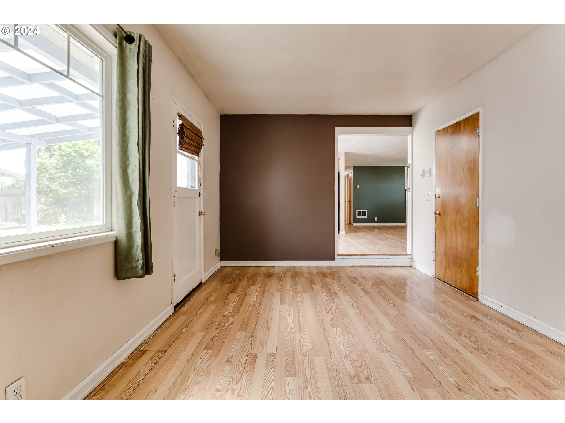 4115 Scottdale Street Eugene, OR 97404 - Photo 18 of 33 a view of an empty room with wooden floor and a window