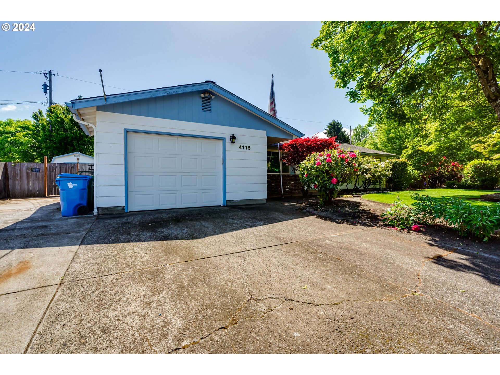 4115 Scottdale Street Eugene, OR 97404 - Photo 4 of 33 a front view of house with yard