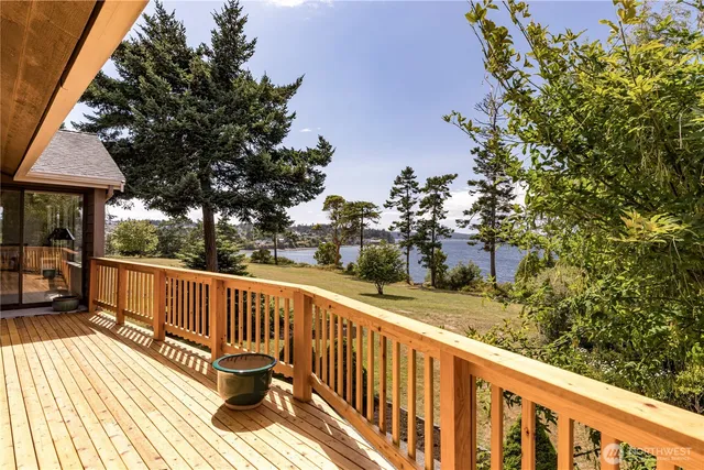 $1,199,000 | 1204 Northeast Leisure Street, Coupeville, WA 98239